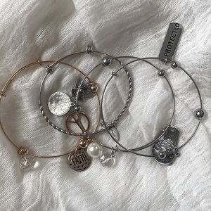 🇺🇸 4 bracelets with charms